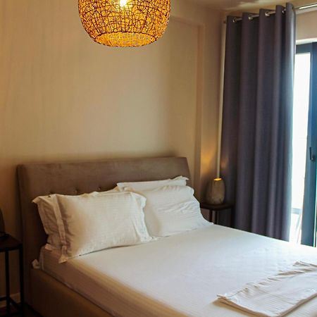 فلورا Azar Luxury Suites المظهر الخارجي الصورة