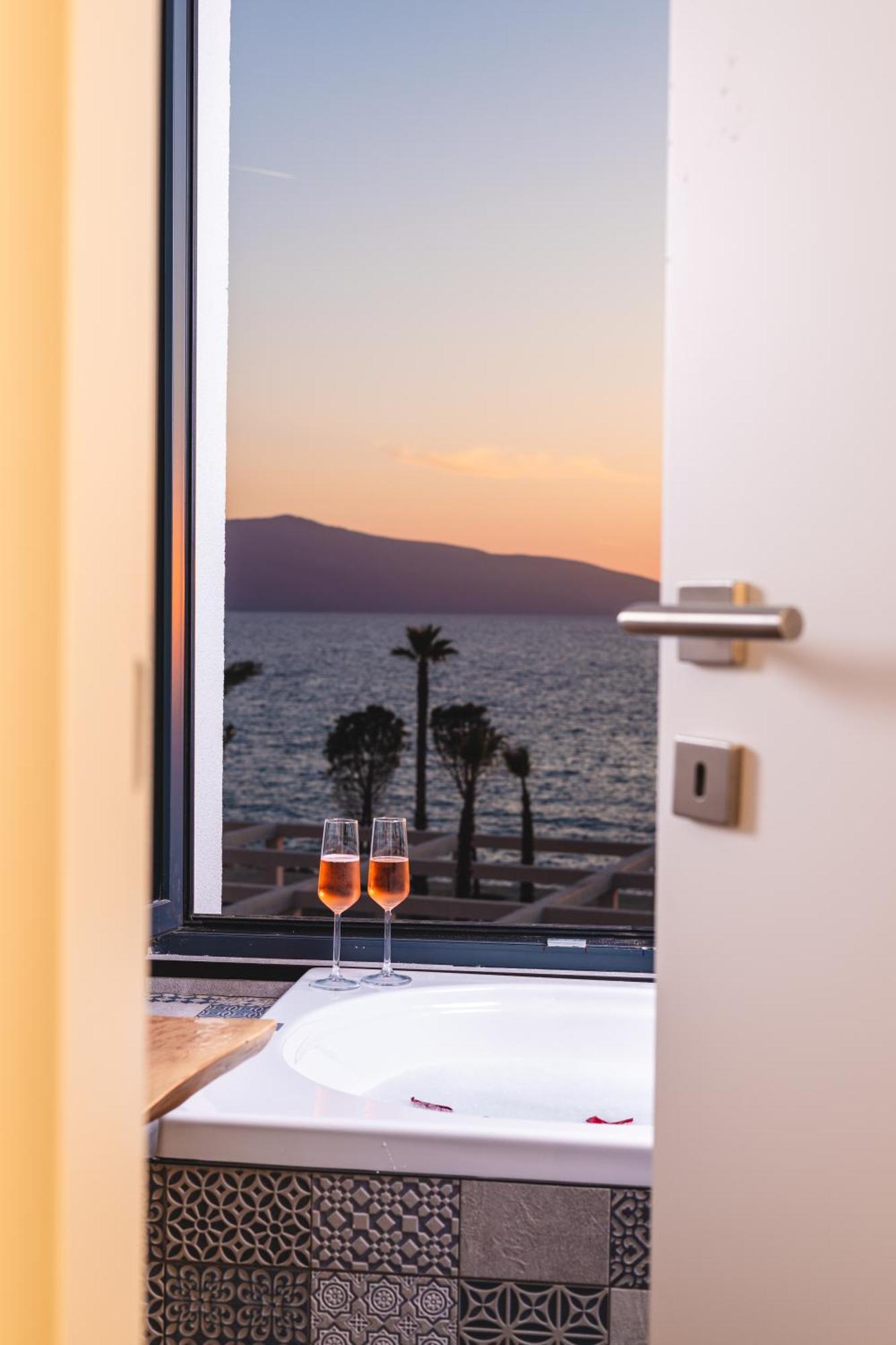 فلورا Azar Luxury Suites المظهر الخارجي الصورة