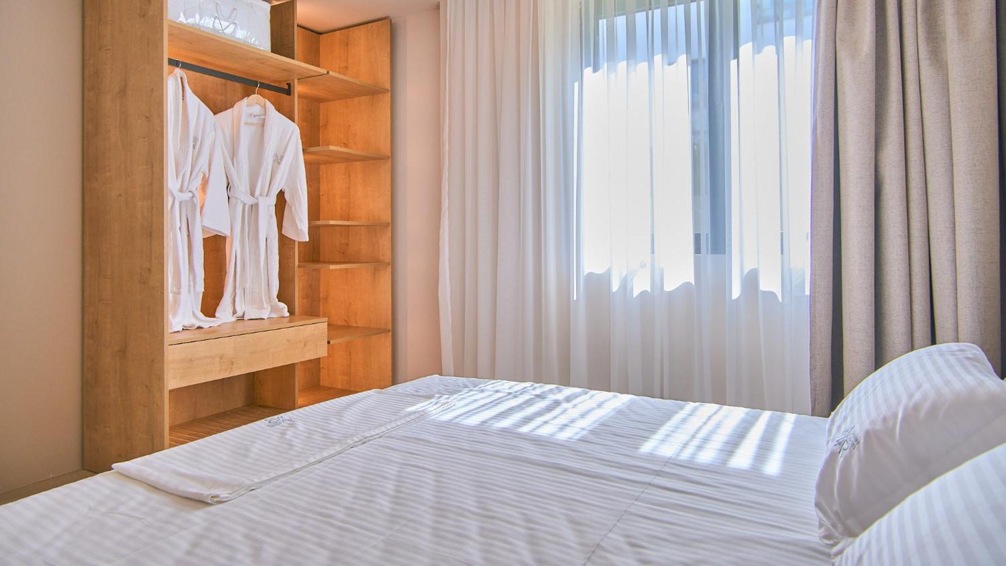 فلورا Azar Luxury Suites المظهر الخارجي الصورة