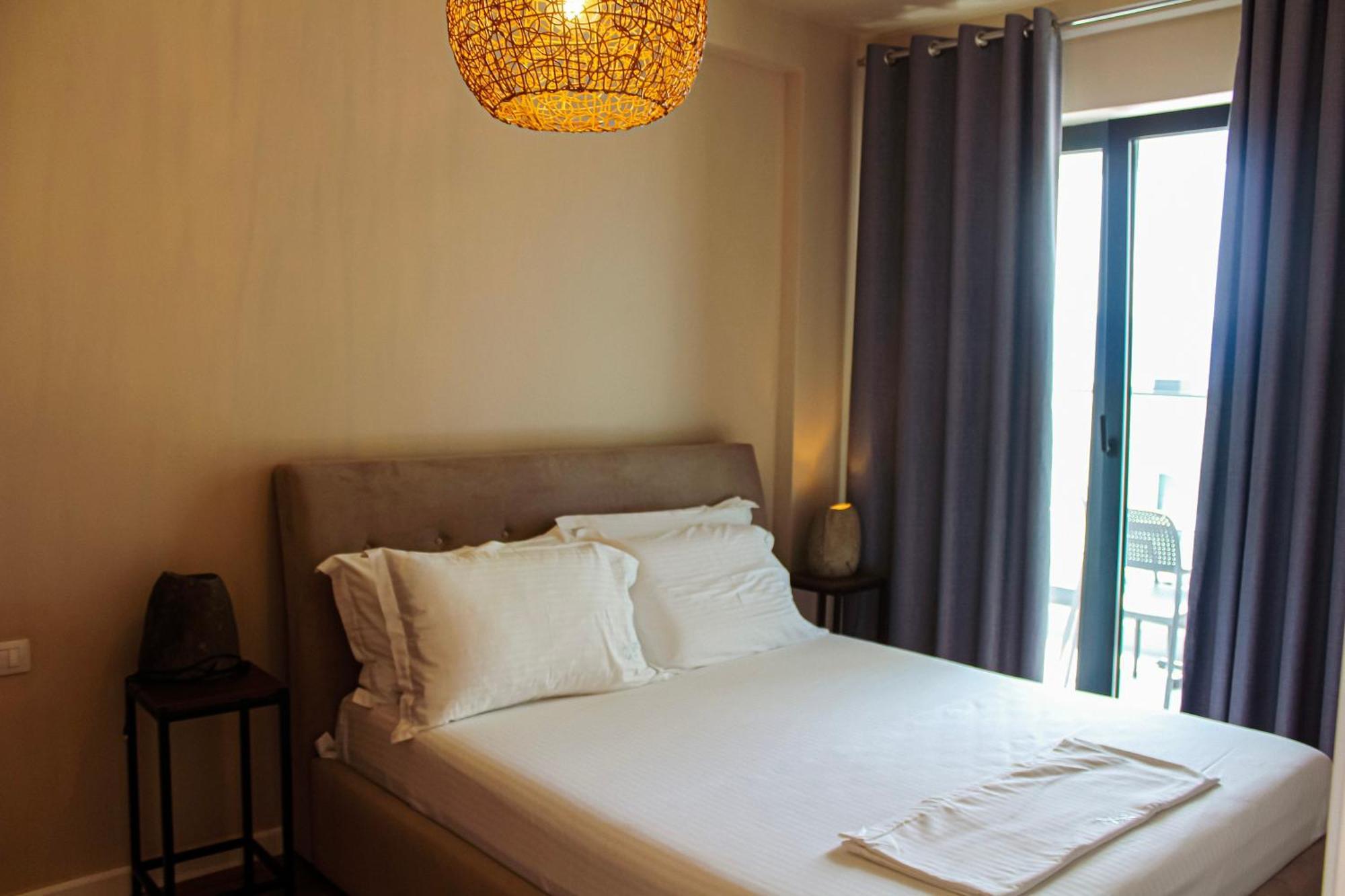 فلورا Azar Luxury Suites المظهر الخارجي الصورة